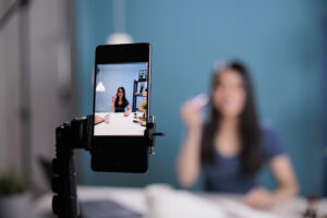 Leia mais sobre o artigo Marketing de Influência B2B: autoridade de nicho para vender serviços