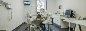 Leia mais sobre o artigo Marketing digital para dentistas em 2026: como atrair pacientes e construir confiança no ambiente online
